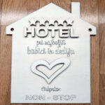 Lesena tablica - Hotel (napis po želji)